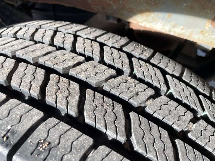 2012-chevrolet-3500hd-image-28