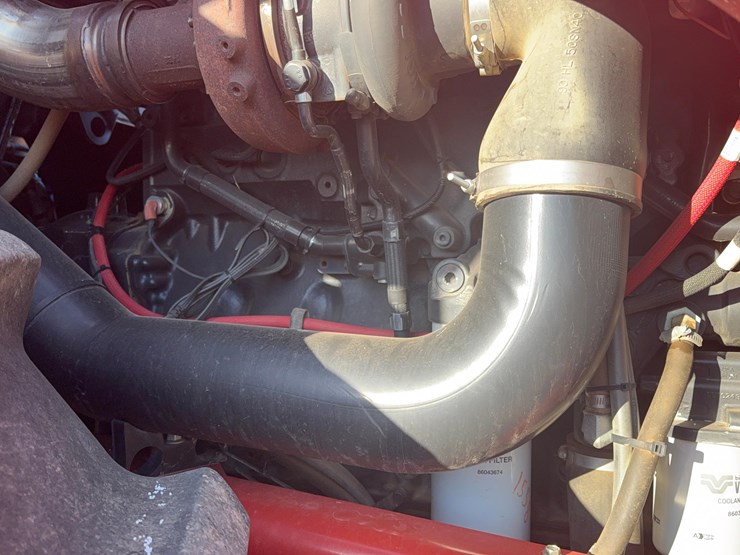 2017-versatile-375-tractor-image-16