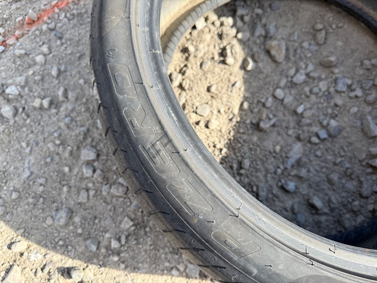 #27578-•-(1)-p-zero-265/35r20-tire-inv#-27578-image-5