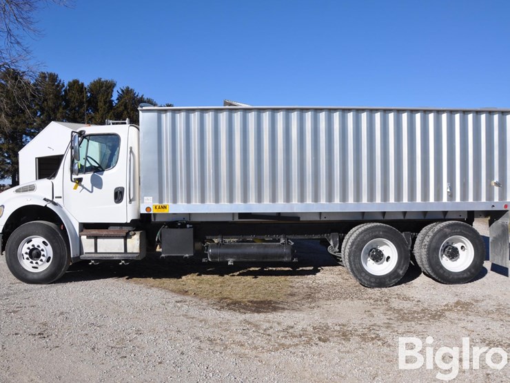 2007-freightliner-m2-106-image-8