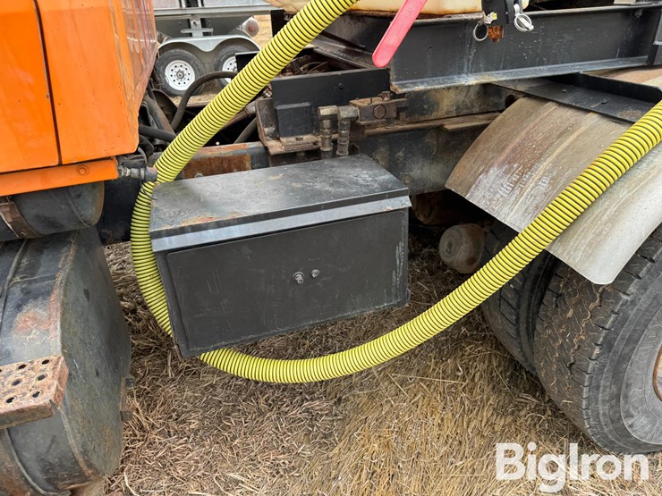 1990-ford-lt8000-image-16