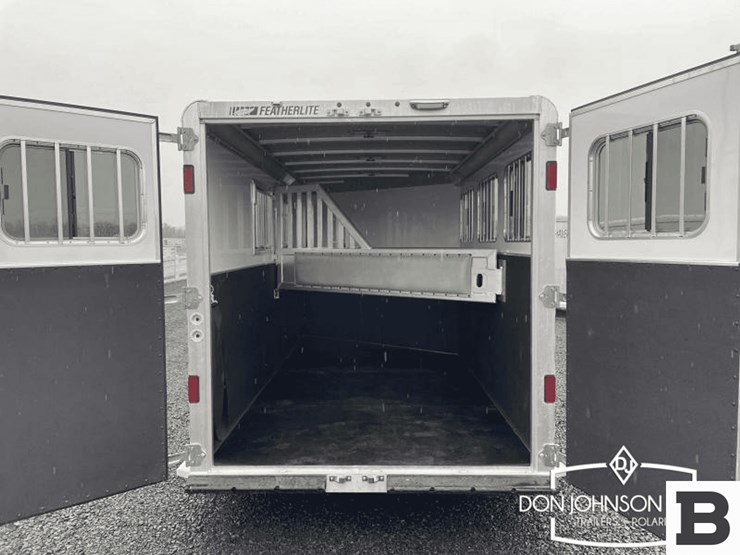 2024-featherlite-9600-7350-3-h-gooseneck-horse-trailer-image-6