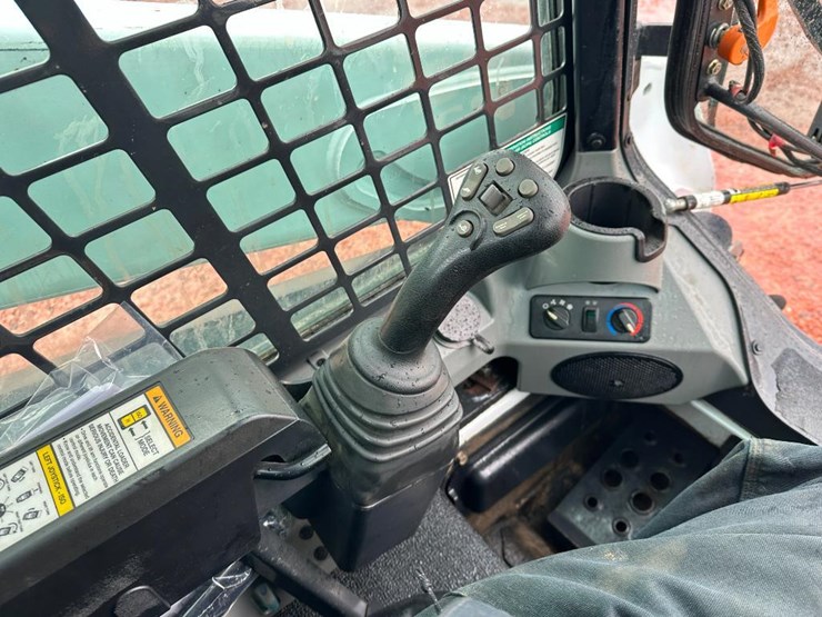 2015-bobcat-t590-image-43