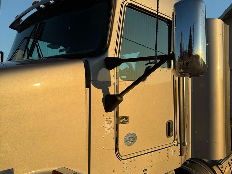 2017-kenworth-t800-image-14