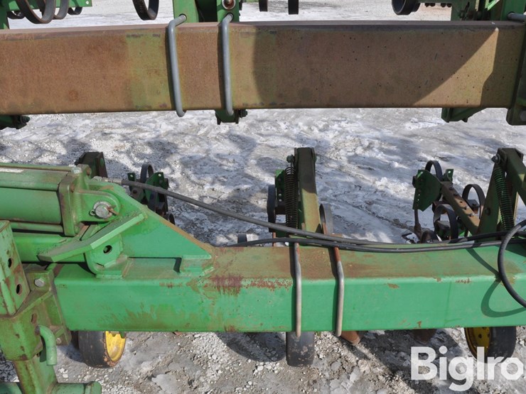 john-deere-845-image-12