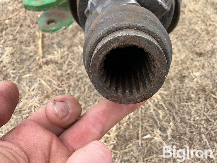 2010-john-deere-568-image-14