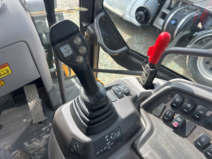 2012-volvo-bl70b-image-99