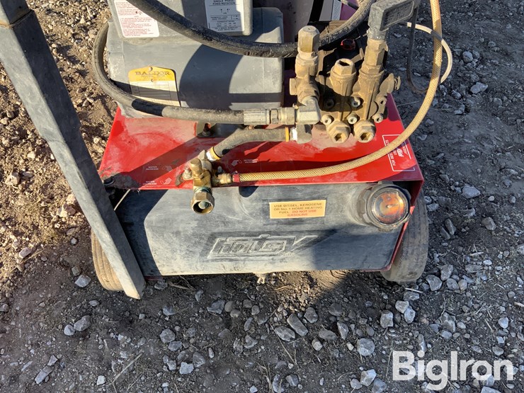 hotsy-555ss-portable-heated-power-washer-image-16