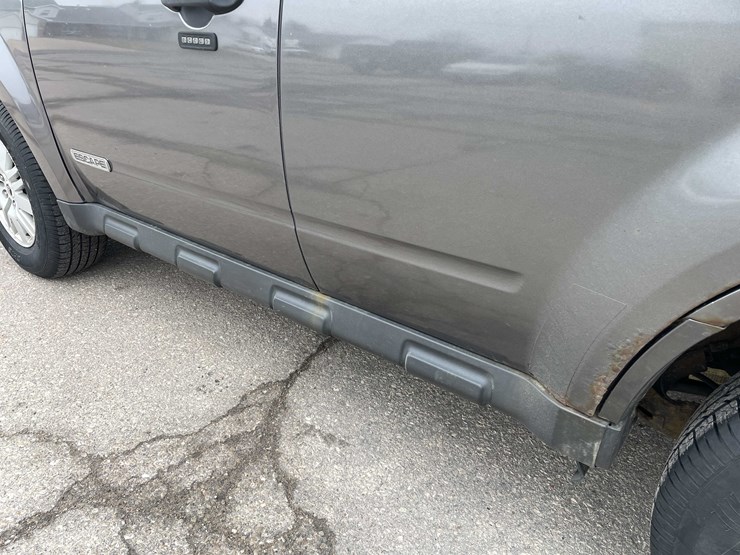 2011-ford-escape-image-37