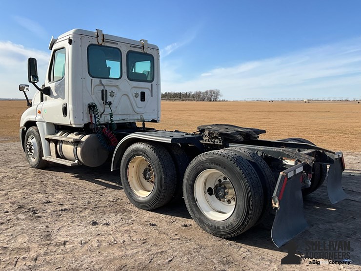 2016-freightliner-cascadia-125-image-7