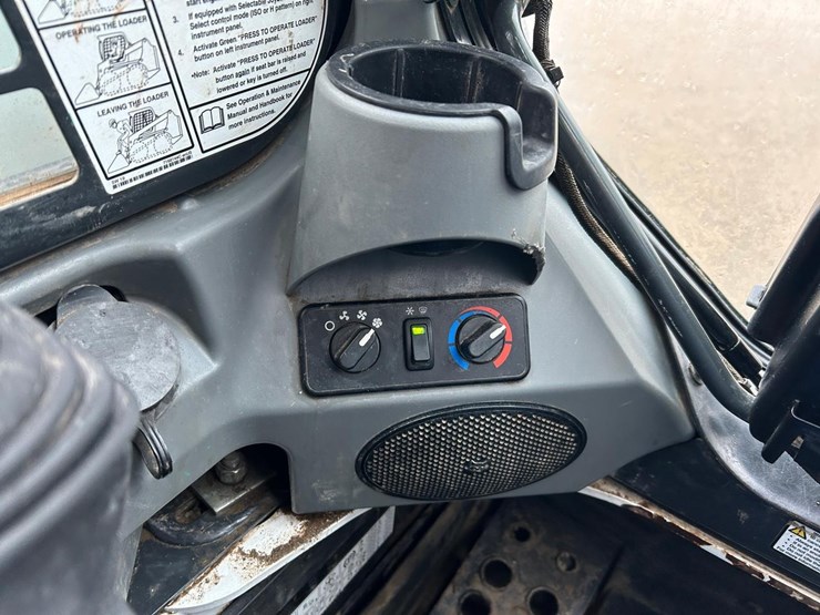 2022-bobcat-t870-image-24