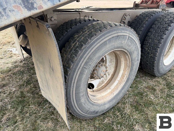 1985-international-s2300-image-36