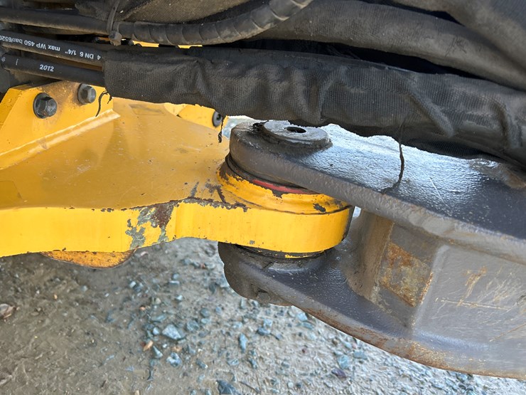 2012-volvo-bl70b-image-67