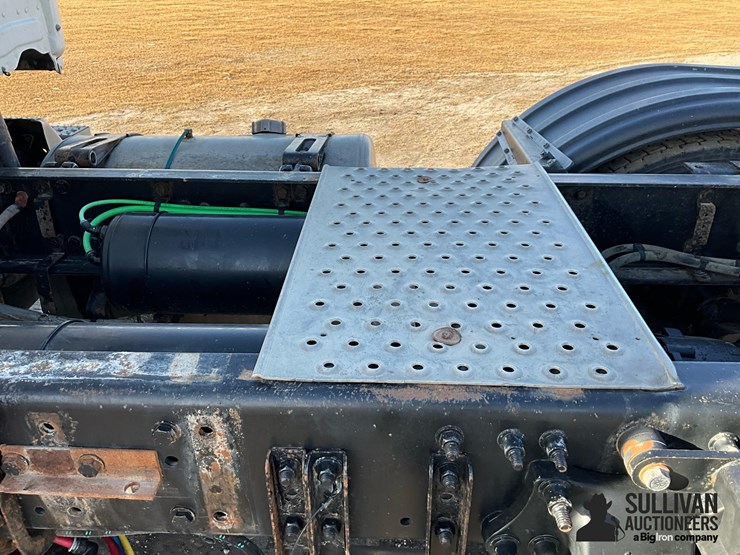 2016-freightliner-cascadia-125-image-14