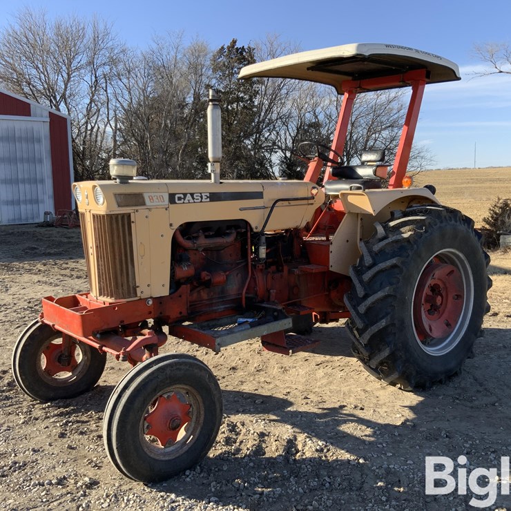 1967 Case 830 2WD Tractor