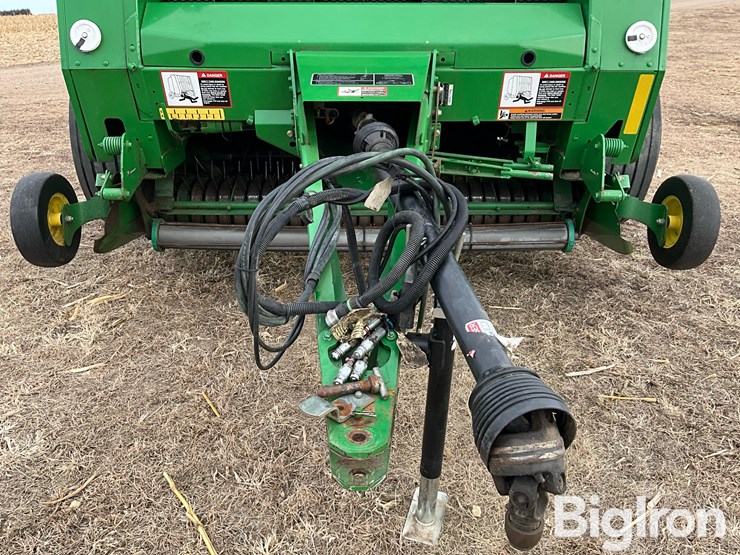 2010-john-deere-568-image-11