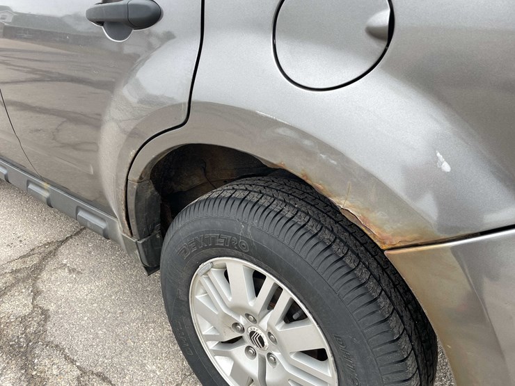 2011-ford-escape-image-34