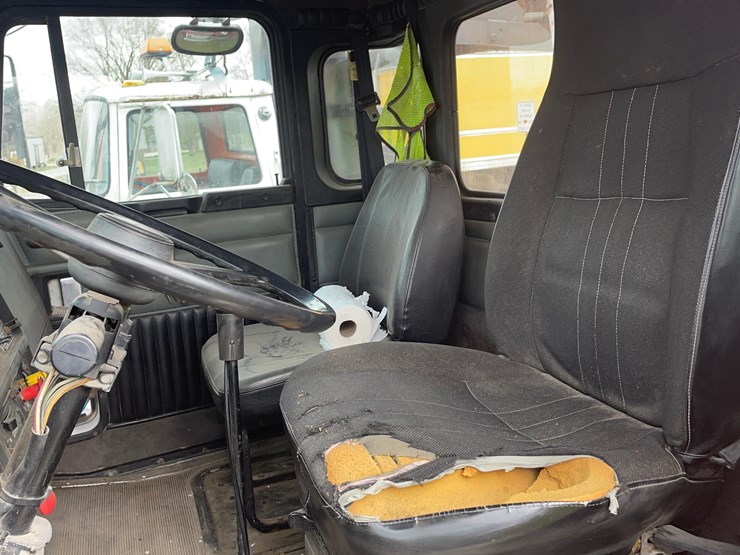 tag-#145,-1995-kenworth-tandem-tender-truck-image-21