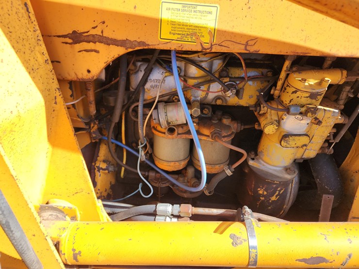 case-380-roadrunner-tractor-with-case-436-loader-image-27