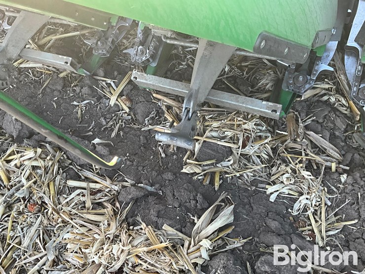 2014-john-deere-608c-image-19