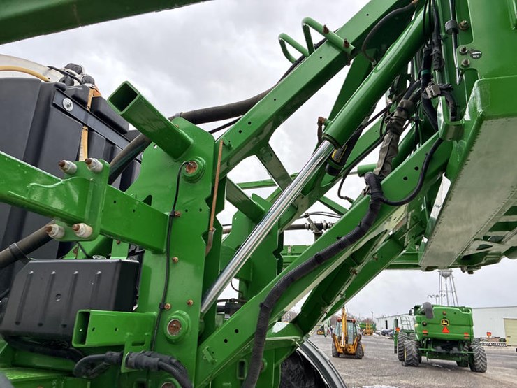 2015-john-deere-r4038-image-42