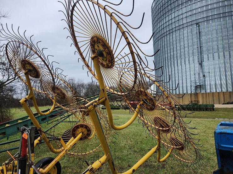 tag-#65,-vermeer-rake-image-4