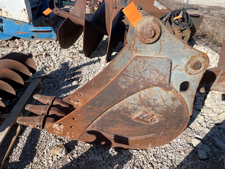 #6085-•-3-tooth-12"-excavator-bucket-image-3