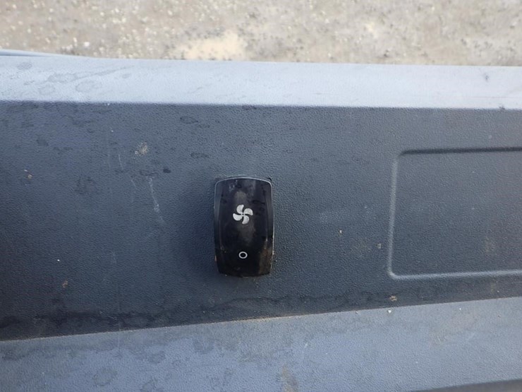 2019-deere-450k-lgp-image-33