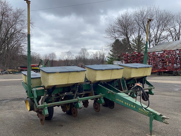 john-deere-7000-image-1