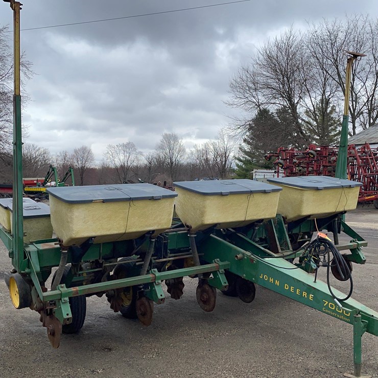 JOHN DEERE 7000