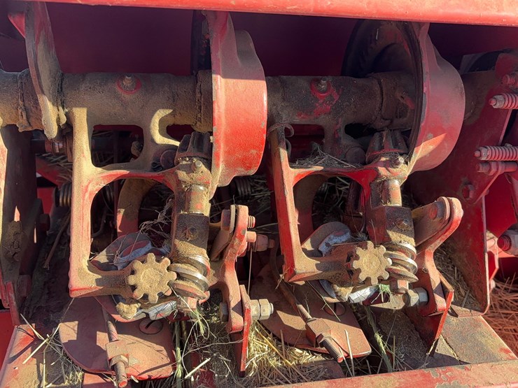 new-holland-275-image-18