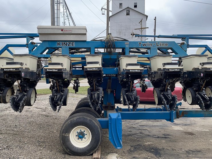 tag-#67,-kinze-12x30-image-13