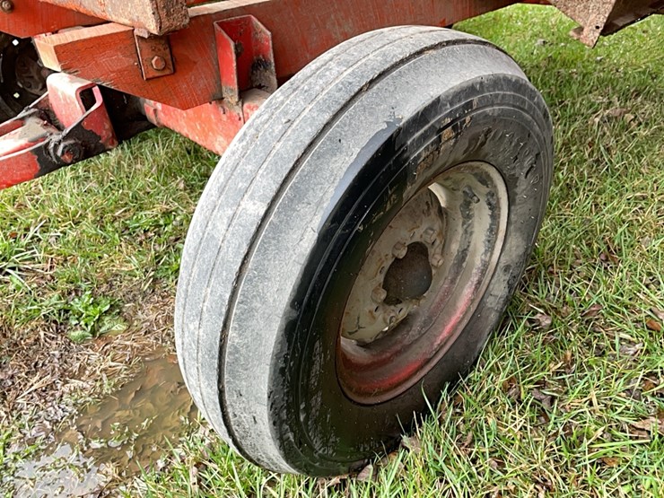 tag-#110,-200-bu-hopper-wagon-image-5