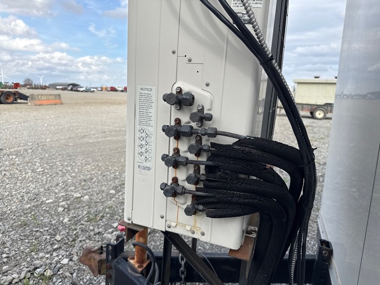 #38234-•-2012-comforts-of-home-22'-t/a-(3)-stall-mobile-shower-&-bathroom-4c9tn2225cm081303-inv#-38234-image-15