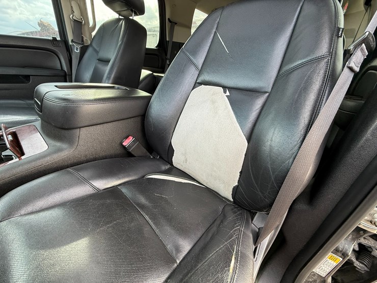 2014-chevrolet-tahoe-image-22