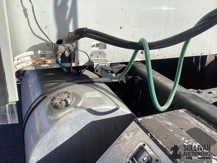 2005-kenworth-w900l-image-15