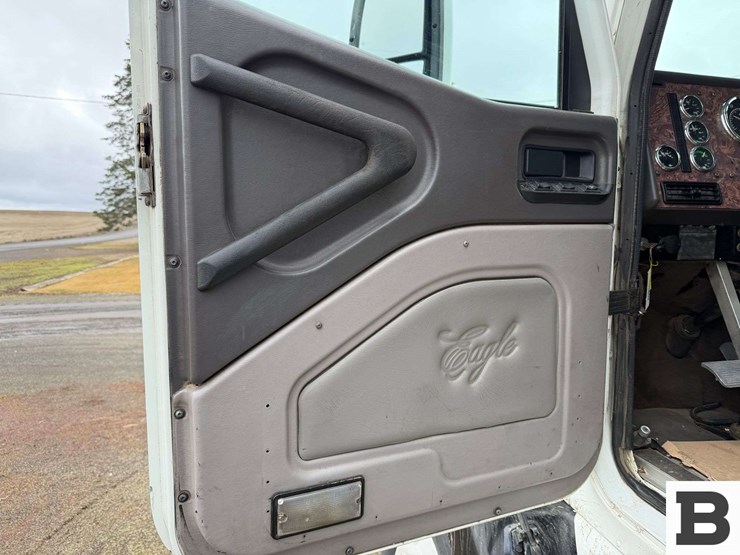 2001-international-9200-image-51