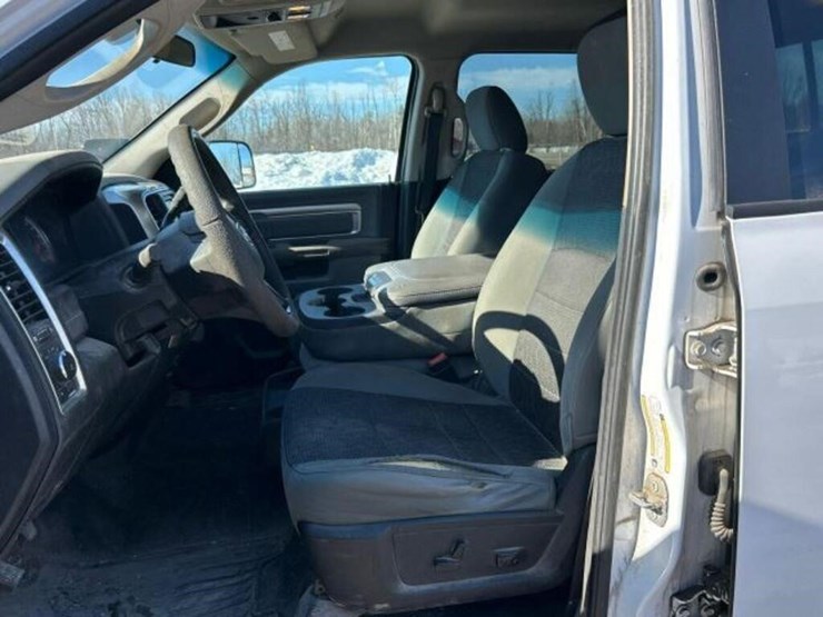 2018-dodge-2500-image-19