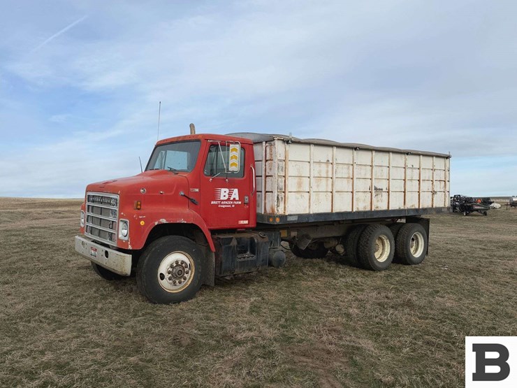 1985-international-s2300-image-1