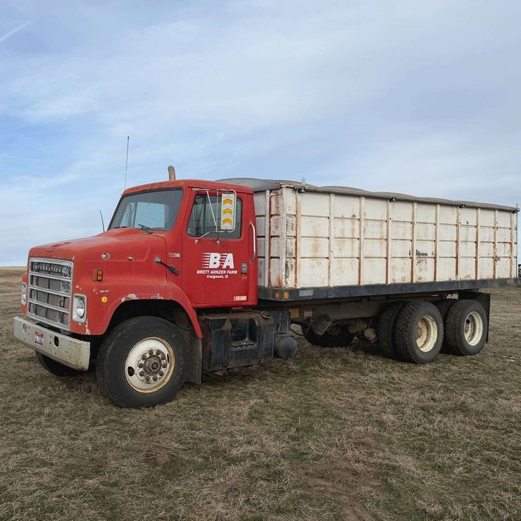 1985 INTERNATIONAL S2300