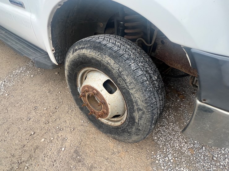 ford-f350-xlt-image-18