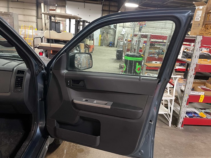 2011-ford-escape-image-22