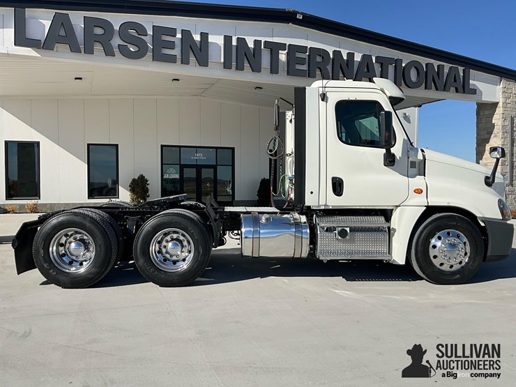 2018-freightliner-cascadia-125-image-4