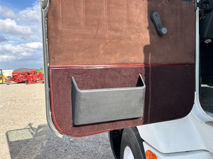 #39248-•-2000-freightliner-fd1-t/a-single-cab-truck-tractor-1fuy3mcb2ylb03327-image-39