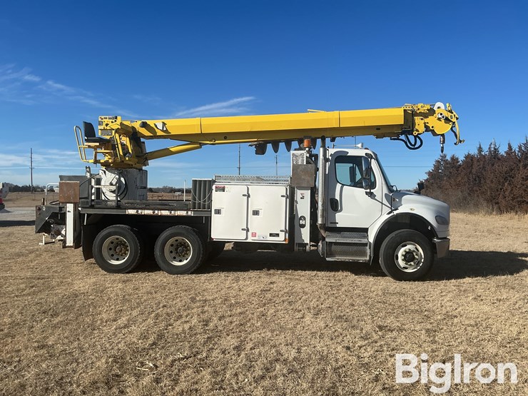 2009-freightliner-m2-106-image-4