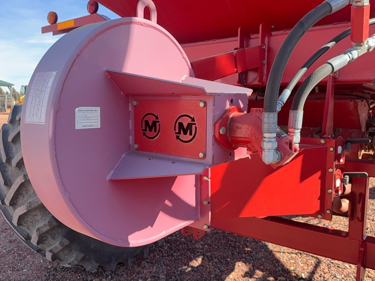 morris-contour-air-seeder-with-morris-8300-air-cart-image-34