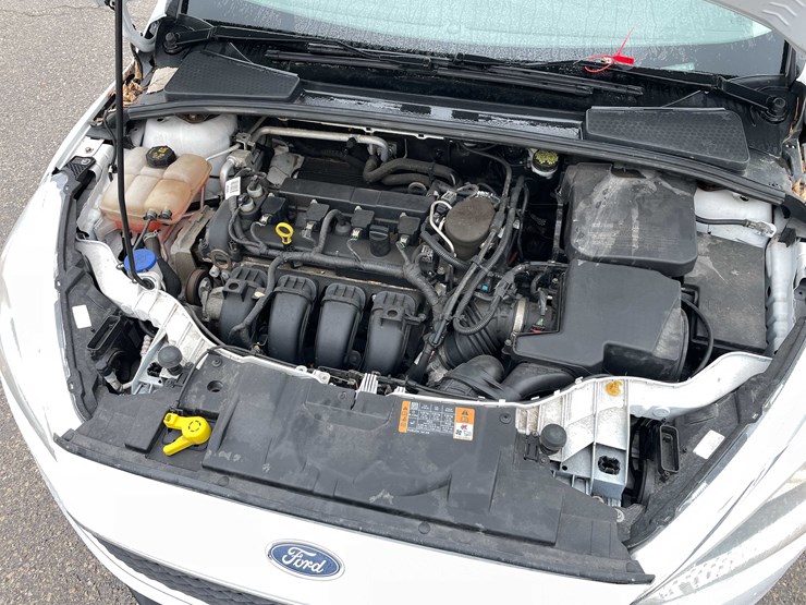 #1428-•-2015-white-ford-focus-se-sedan-(has-wi-title)-image-52