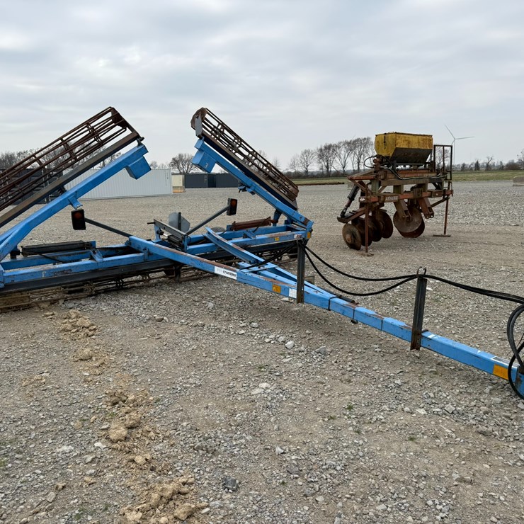 #27517 • DMI 31' Crumbler Inv# 27517