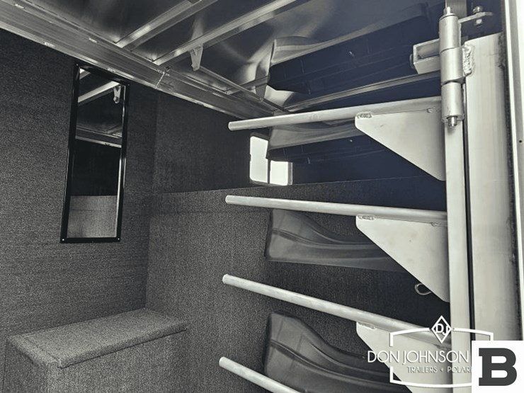 2024-featherlite-9600-74pt-4-h-gooseneck-horse-trailer-image-12