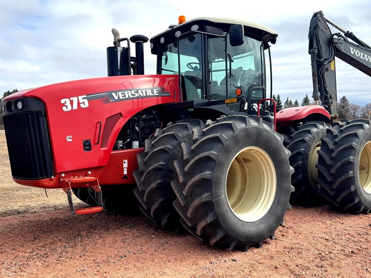 2017-versatile-375-tractor-image-1